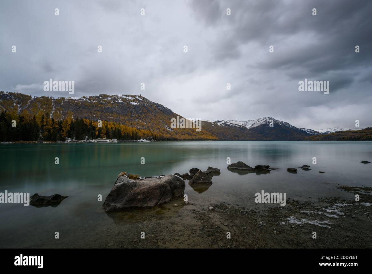 Lago di Kanas a xinjiang Foto Stock