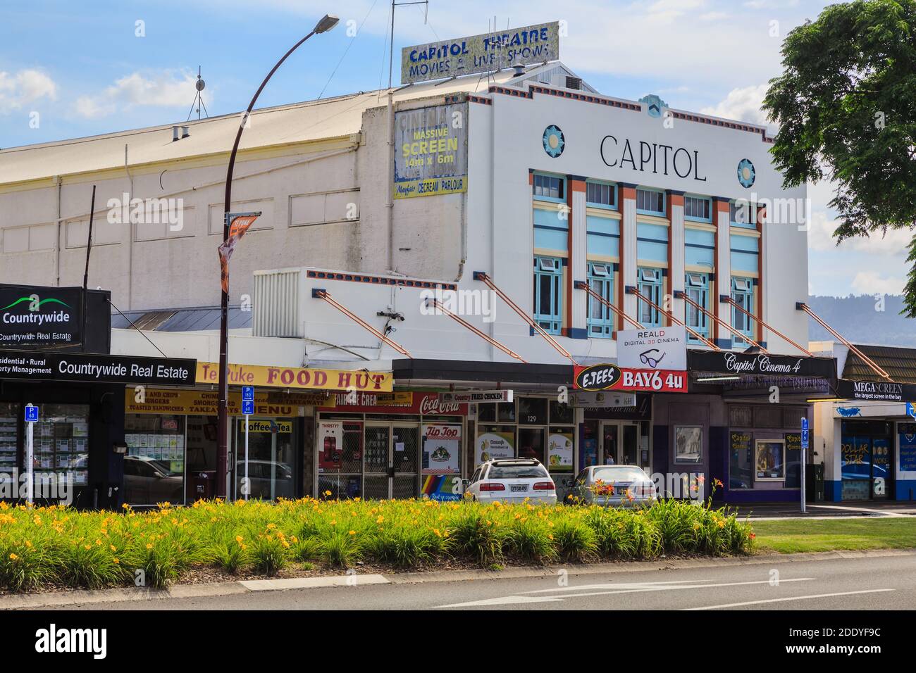 Il Capitol Theatre di te Puke, Nuova Zelanda, ha aperto nel 1929, uno dei pochi cinema Art Deco rimasti del paese Foto Stock