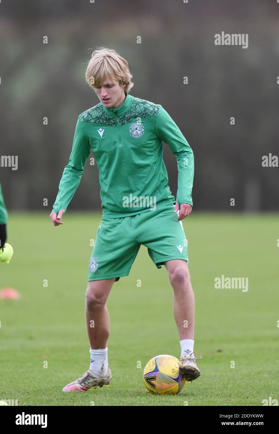 Tranent, Ormiston, East Lothian.Scotland. Regno Unito 27 novembre 20. Trialist Hibernian Thomas Roberts sessione di allenamento per Betfred Cup match vs Dundee Credit: eric mcowat/Alamy Live News Foto Stock