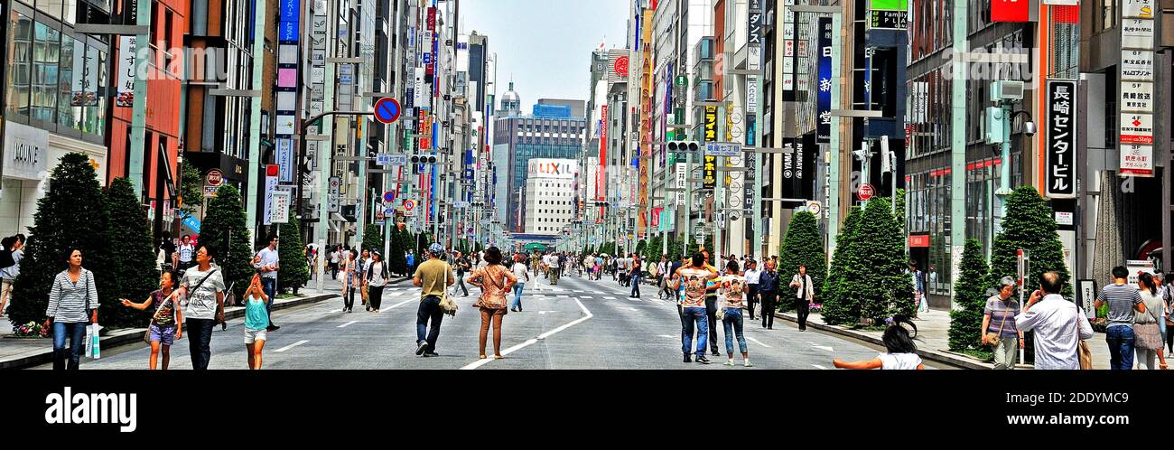 Chuo Dori Street a Ginza, Tokyo, Giappone Foto Stock