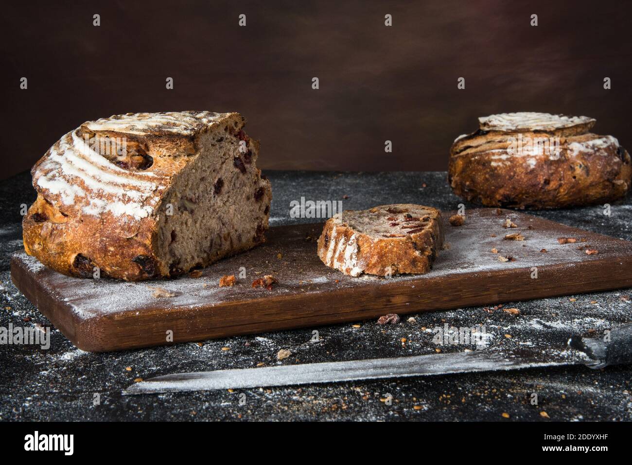 Rotolo di pane ripieno di frutta Foto Stock