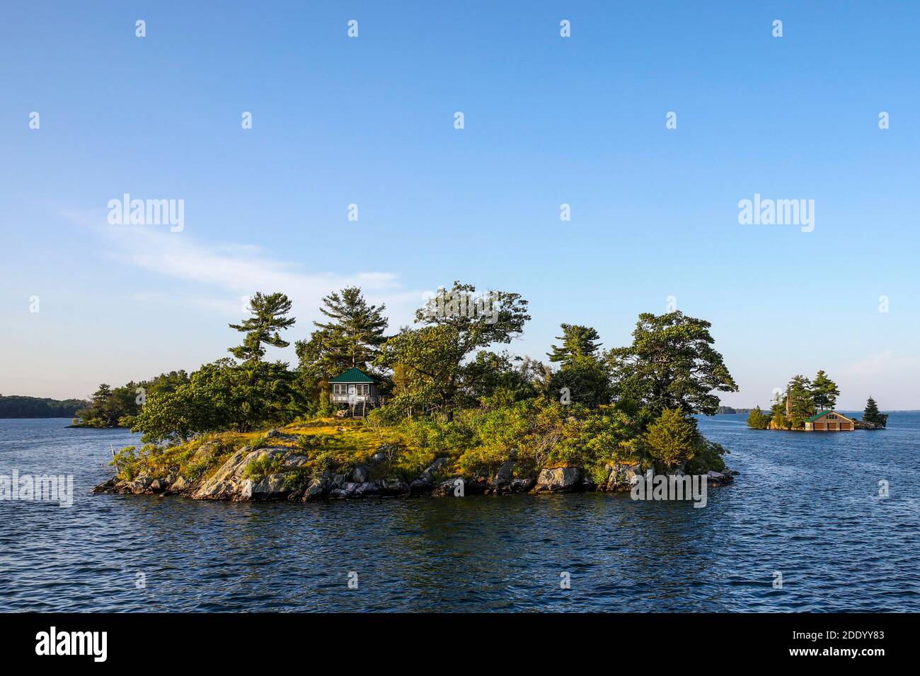 Paesaggio dell'arcipelago delle Thousand Islands, fiume San Lorenzo, lungo il confine settentrionale tra gli Stati Uniti e il Canada, qui vicino a Ganan Foto Stock