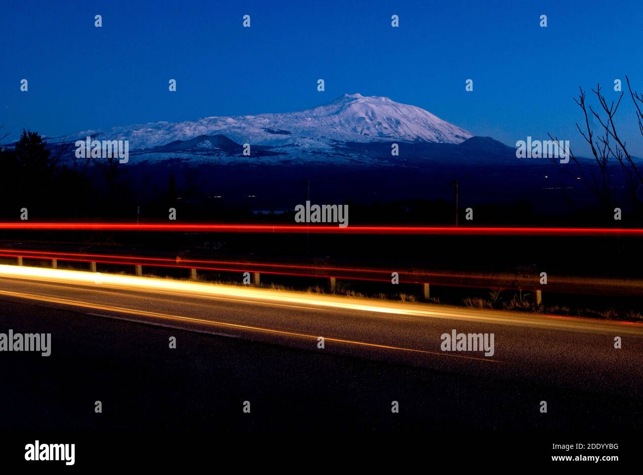 Vista notturna dell'Etna Foto Stock