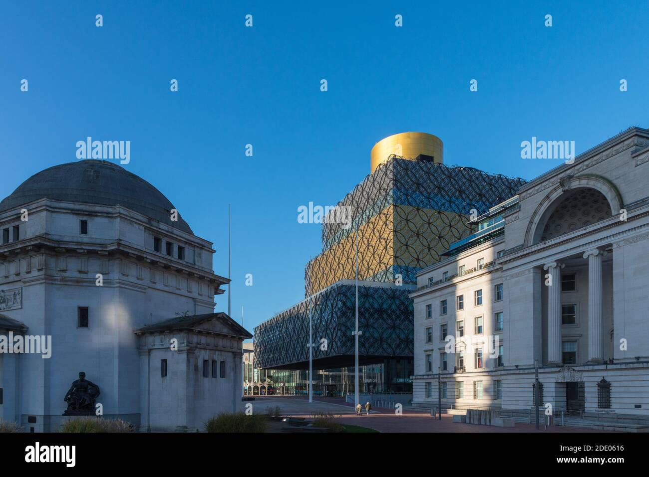 Hall of Memory, Biblioteca di Birmingham e Baskerville House in Centenary Square, Birmingham, Regno Unito Foto Stock