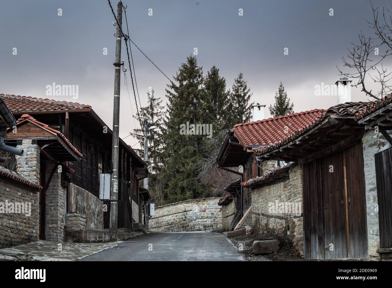 Via in un villaggio bulgaro Foto Stock