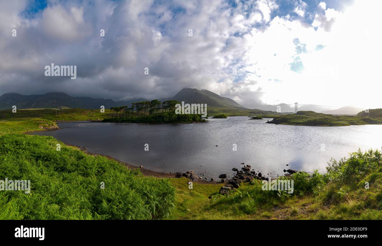 Derryclare Lough, Connemara, Contea di Galway, Irlanda Foto Stock