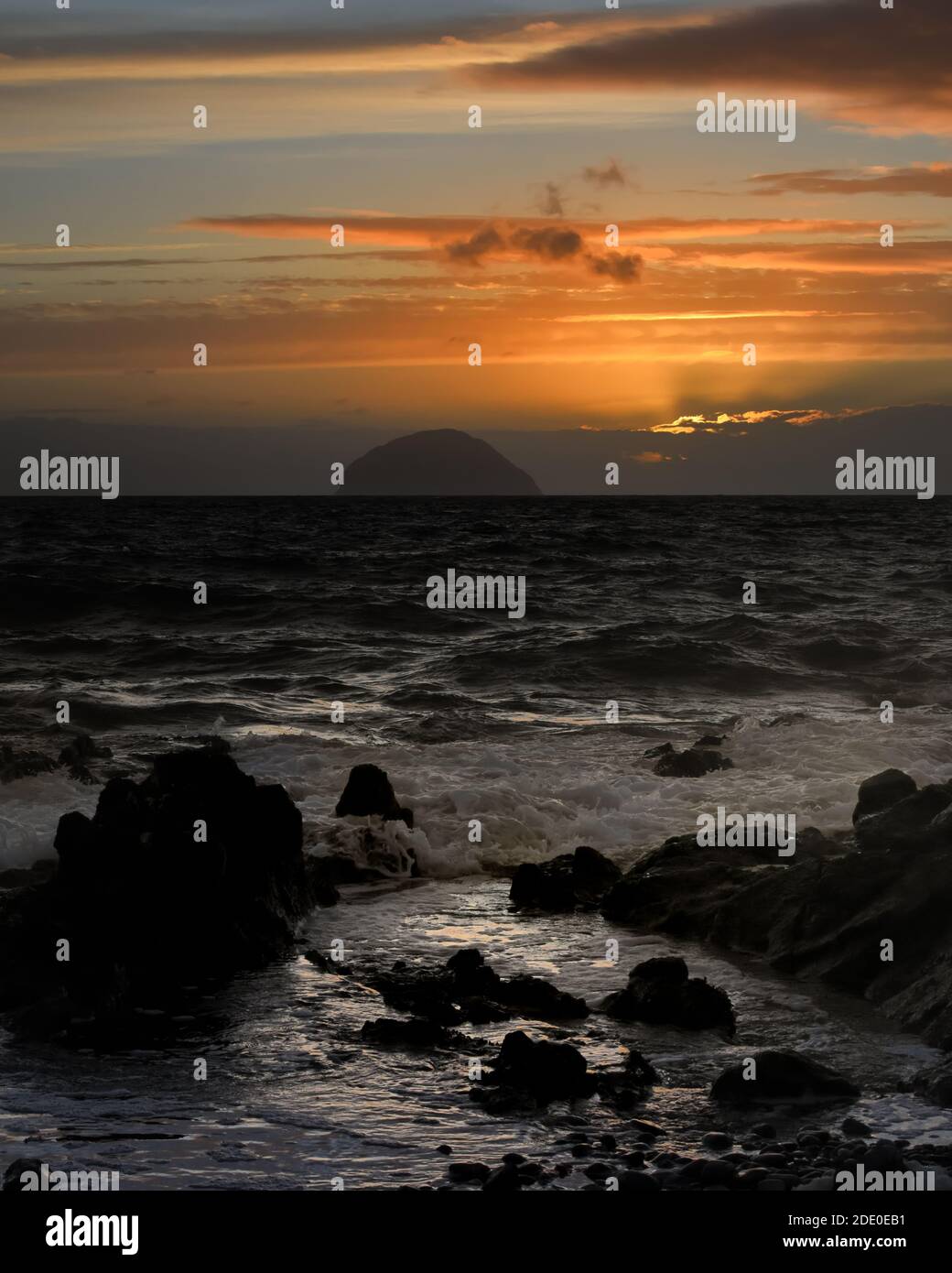 Tramonto su Ailsa Craig sul Firth of Clyde, Scozia, Regno Unito, Europa Foto Stock