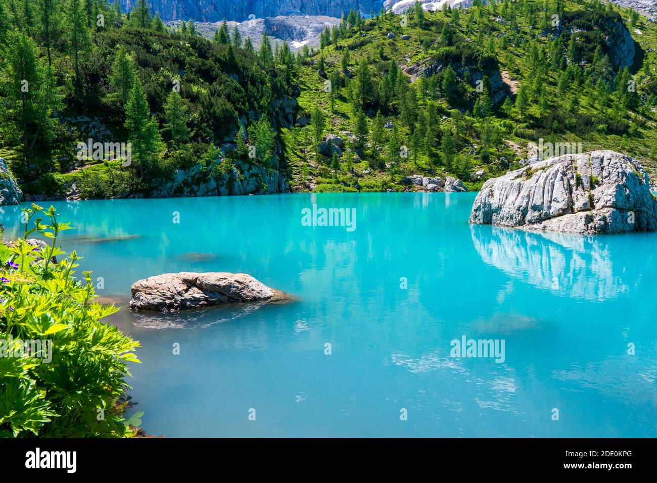 Lago Sorapis (Lago di Sorapis) in Dolomiti, meta turistica molto apprezzata in Italia Foto Stock