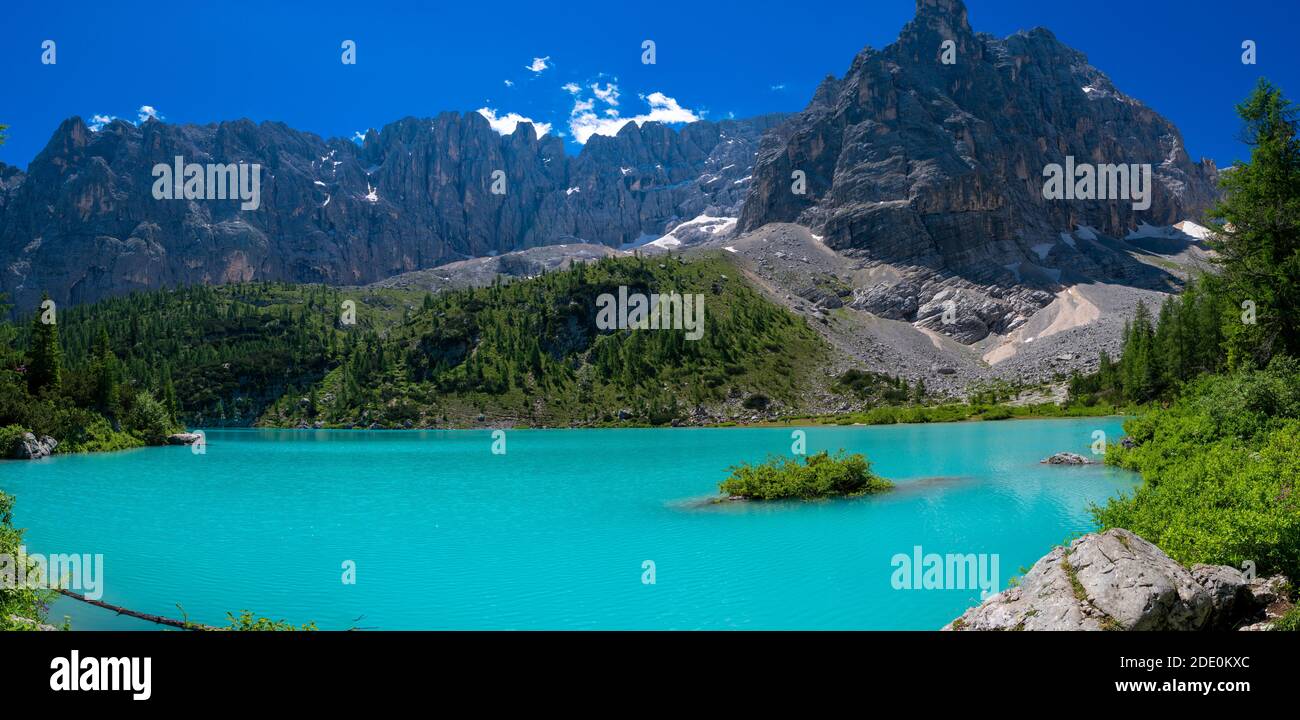 Lago Sorapis (Lago di Sorapis) in Dolomiti, meta turistica molto apprezzata in Italia Foto Stock
