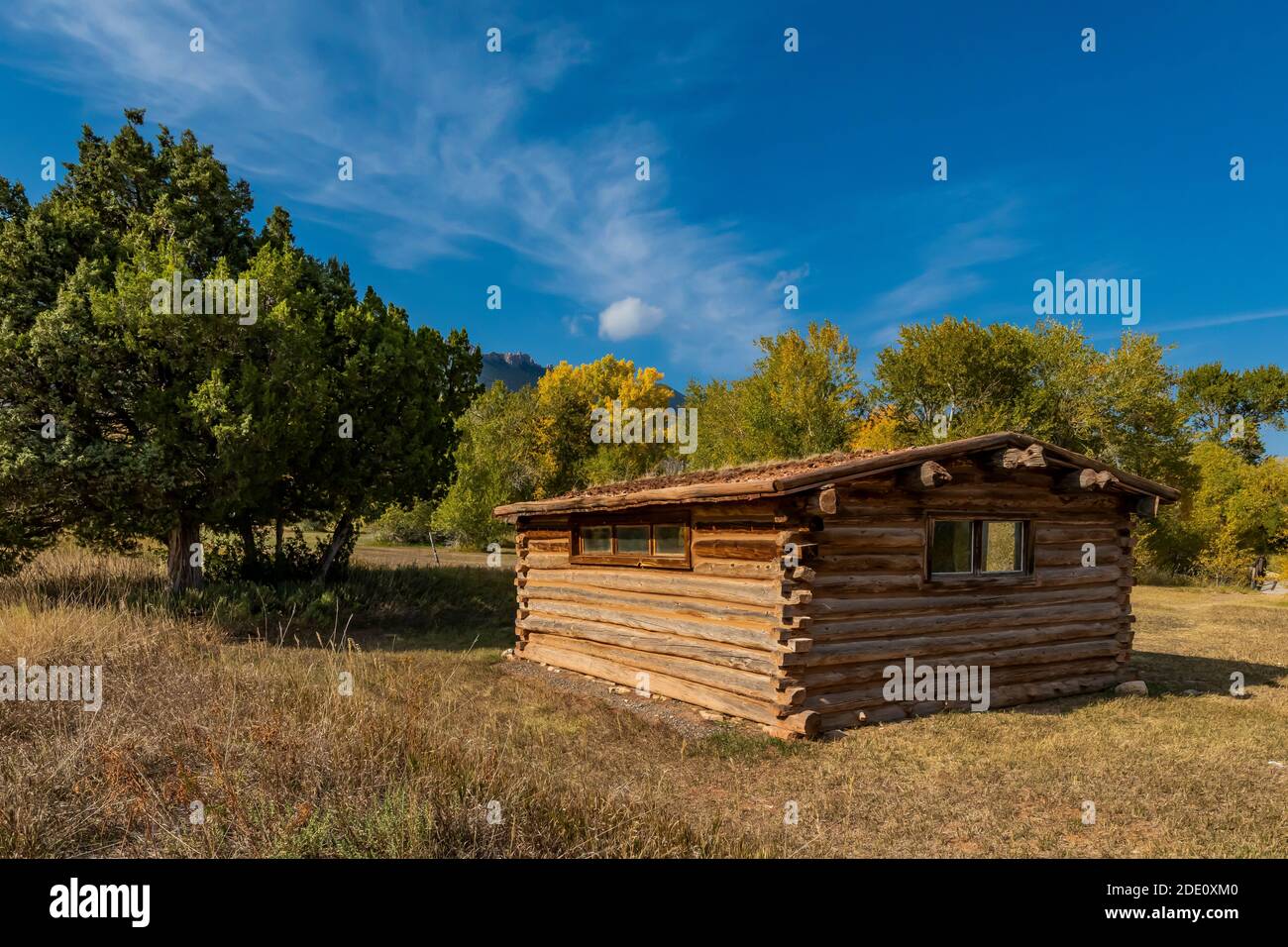 Log Barn presso lo storico Ewing-Snell Ranch presso la Bighorn Canyon National Recreation Area, vicino Lovell, Wyoming, USA Foto Stock