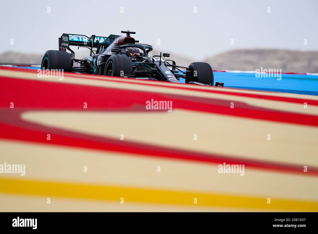 HAMILTON Lewis (gbr), Mercedes AMG F1 GP W11 Hybrid EQ Power+, azione durante il Gran Premio del Golfo Air Bahrain 2020 di Formula 1, dal 27 al 29 novembre 2020 sul circuito Internazionale del Bahrain, a Sakhir, Bahrain - Foto Florent Gooden / DPPI / LM Foto Stock