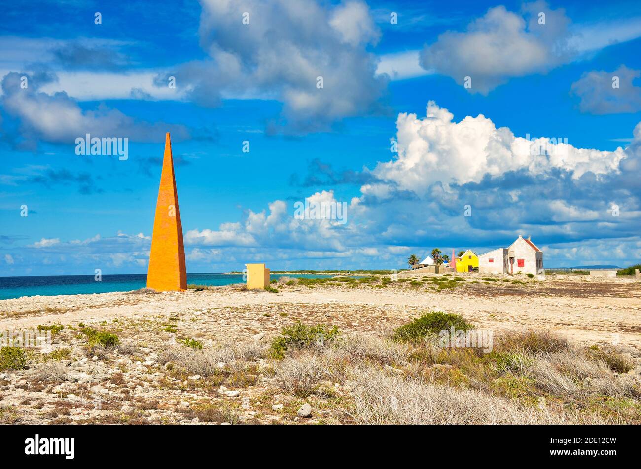 Torre degli schiavi sulla spiaggia dell'isola caraibica di Bonaire, Isola delle Antille Olandesi, Storia della schiavitù Foto Stock