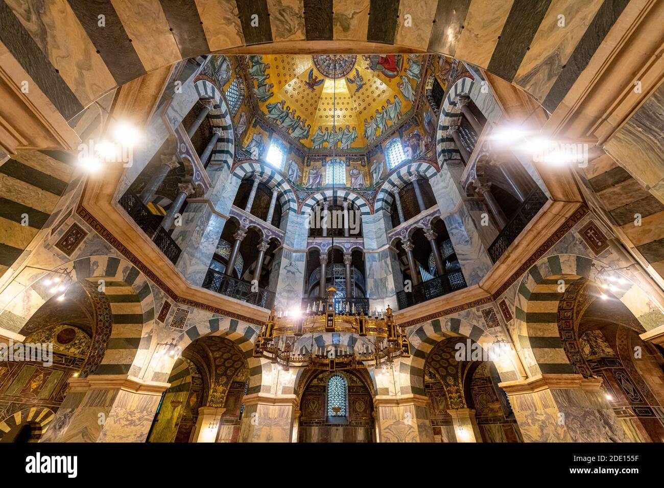 Interni splendidi, Cattedrale di Aquisgrana, Patrimonio dell'Umanità dell'UNESCO, Aquisgrana, Nord Reno-Westfalia, Germania, Europa Foto Stock