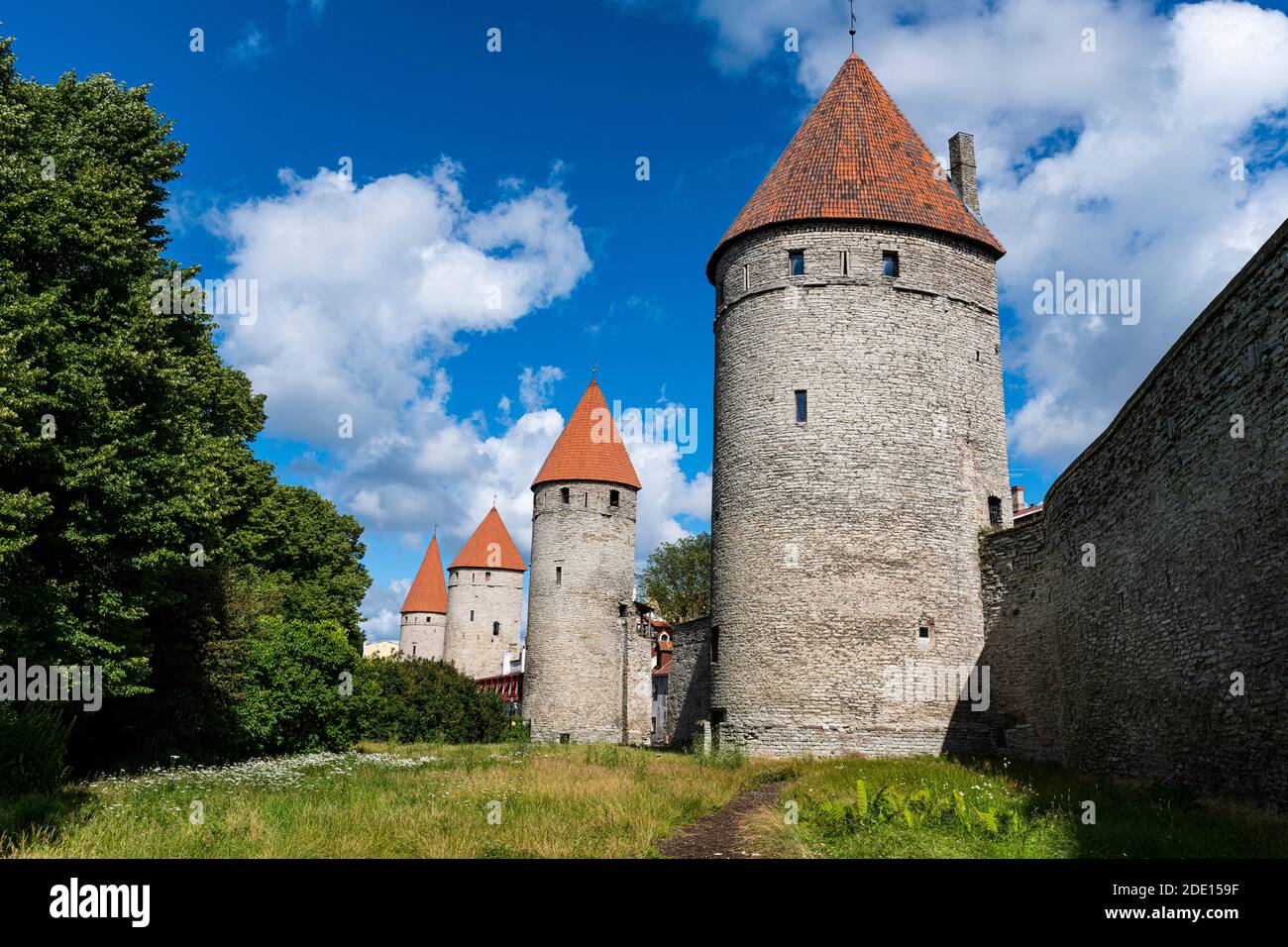 Mura della città vecchia di Tallinn, patrimonio dell'umanità dell'UNESCO, Estonia, Europa Foto Stock