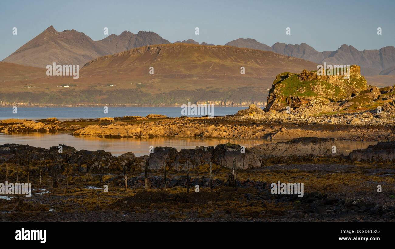 Il castello di Dunscaith, Isola di Skye, Ebridi Interne, Scotland, Regno Unito, Europa Foto Stock