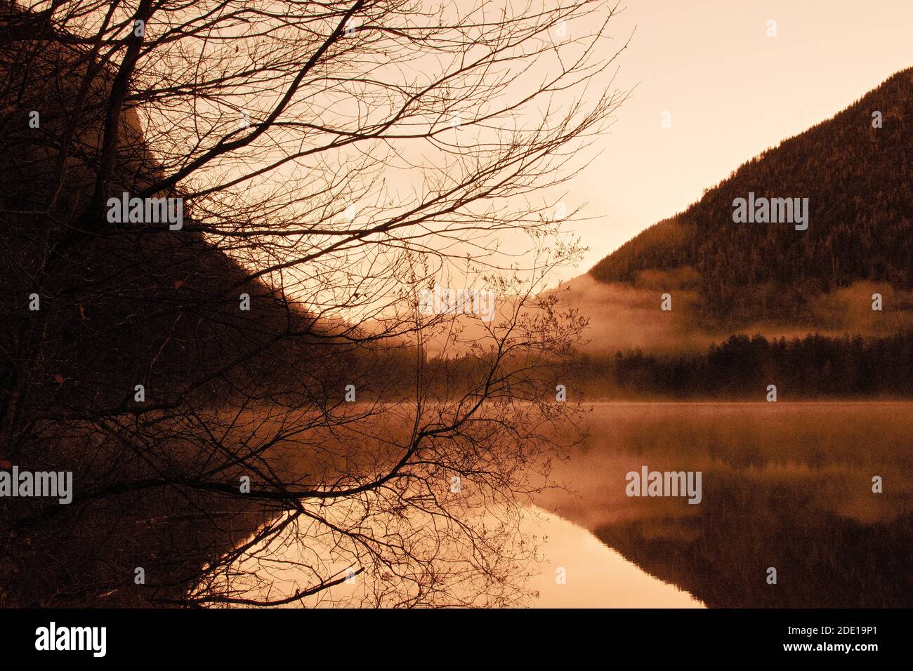 alba sul lago, vorderer langbathsee in alta austria Foto Stock