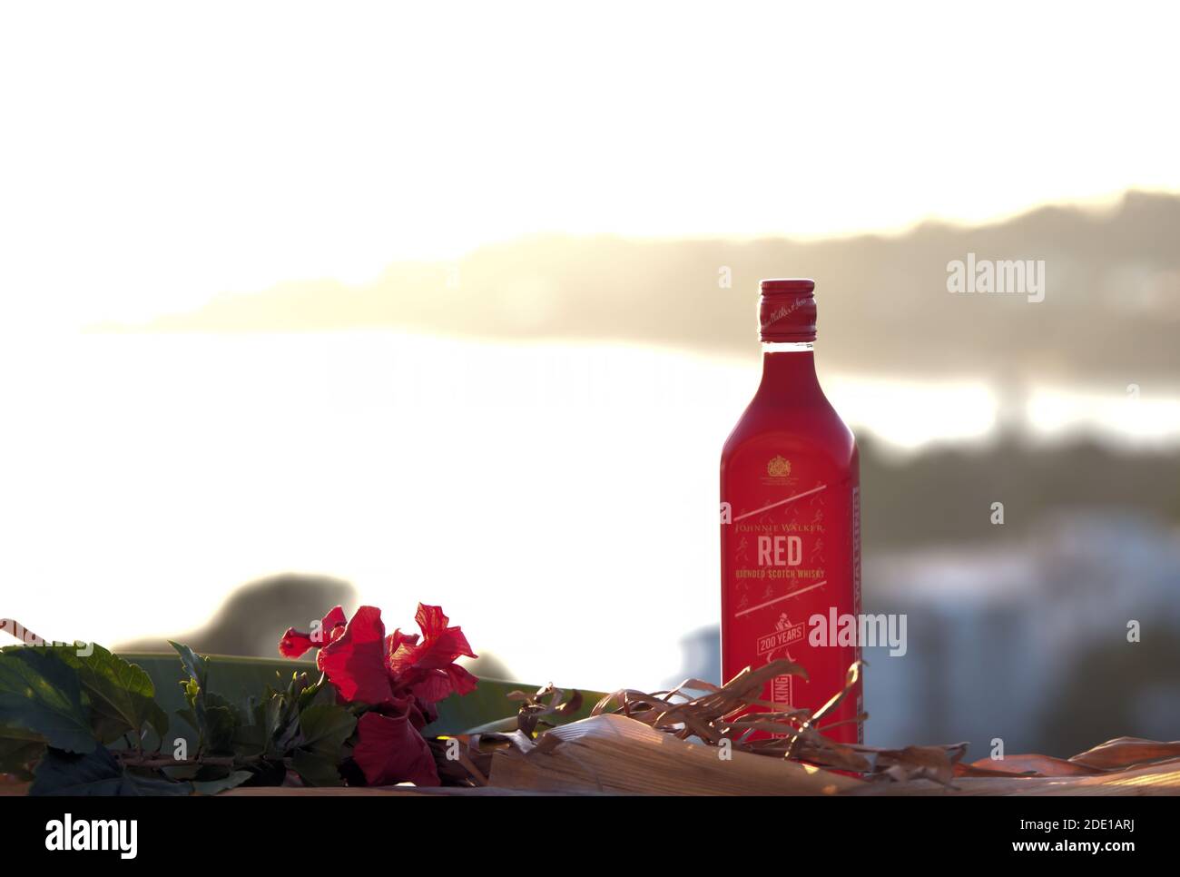 Johnnie Walker etichetta rossa. Divertimento al tramonto Foto Stock