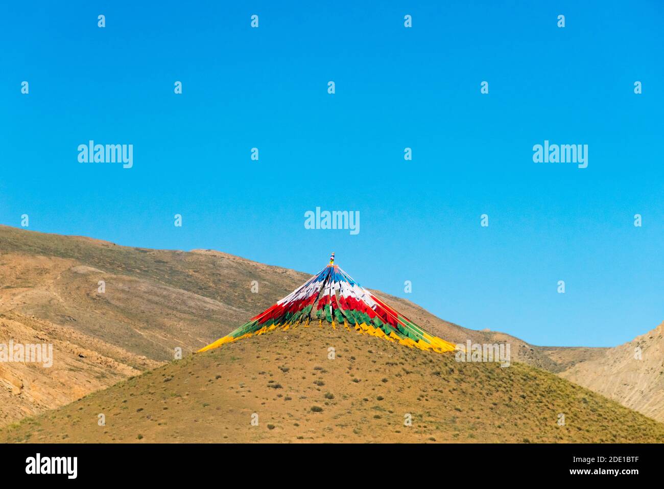 Bandiere di preghiera in Himalaya, Prefettura di Shigatse, Tibet, Cina Foto Stock