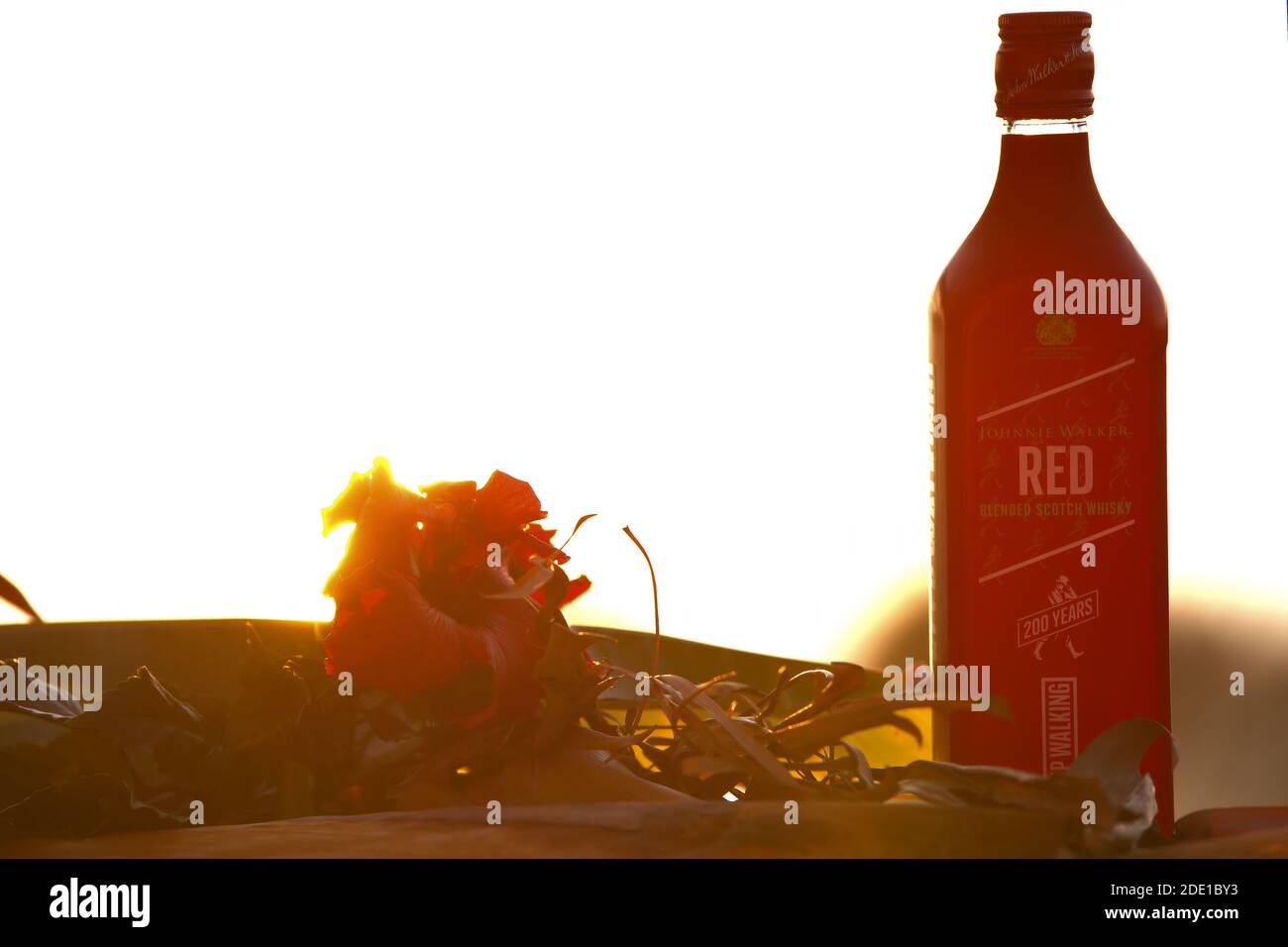 Johnnie Walker etichetta rossa. Divertimento al tramonto Foto Stock