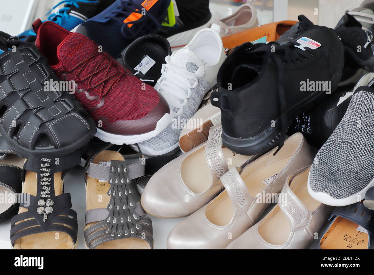 Boden, Svezia - 25 agosto 2020: Vista ravvicinata delle scarpe in vendita. Foto Stock