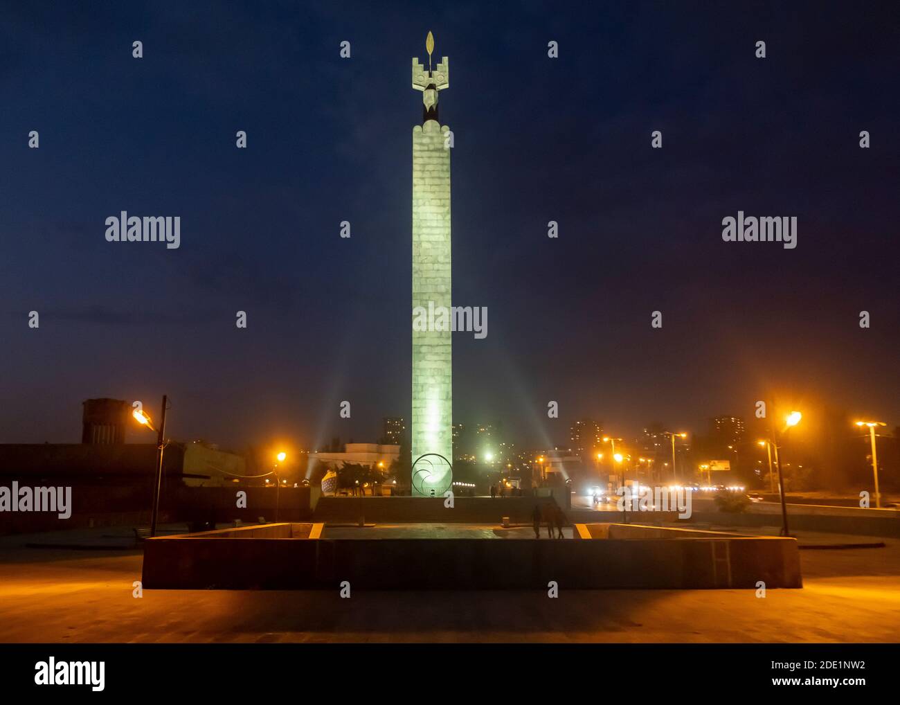 Monumento dedicato al 50° anniversario dell'Armenia sovietica Eretto nel 1967 (Architetti Jim Torosyan e Sargis Gurzadyan ) A Yerevan capitale dell'Armenia Foto Stock