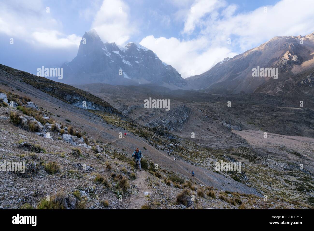 Escursioni nella catena montuosa della Cordillera Huayhuash in Perù Foto Stock