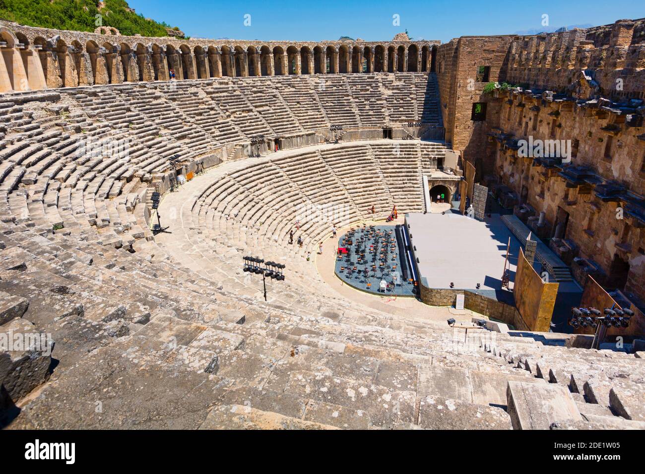 Aspendos, Provincia di Antalaya, Turchia. Il teatro romano, costruito nel 160 d.C. dall'architetto greco Zeno. Può alloggiare 12,000 ed è ancora in uso t Foto Stock