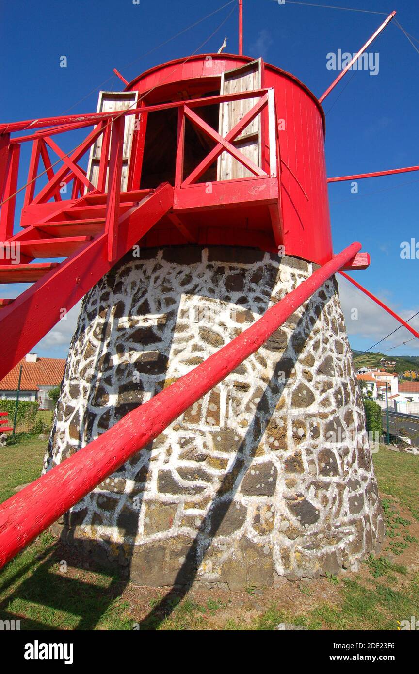 Mulino a vento nelle azzorre, san miguel portogallo Foto Stock