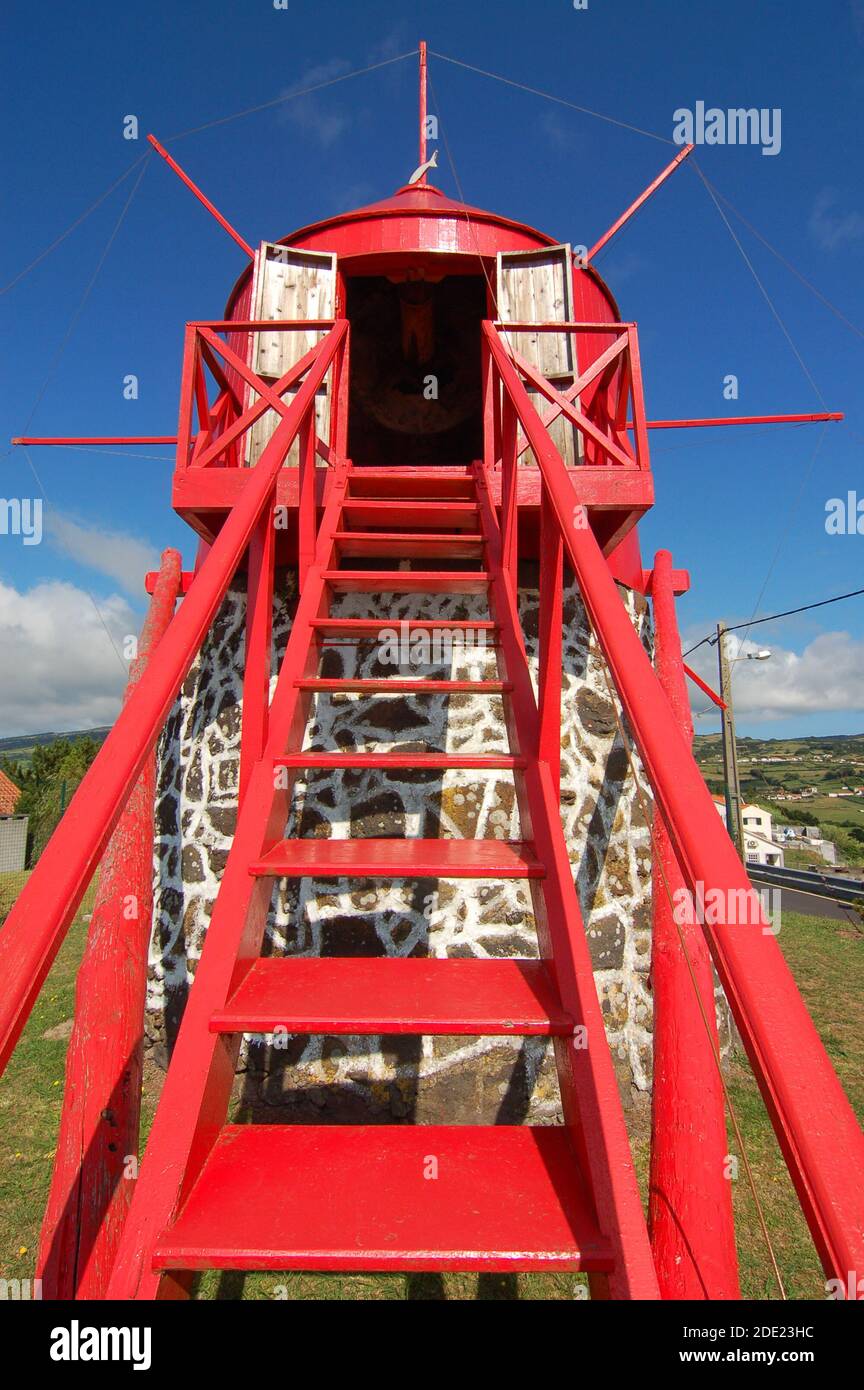 Mulino a vento nelle azzorre, san miguel portogallo Foto Stock