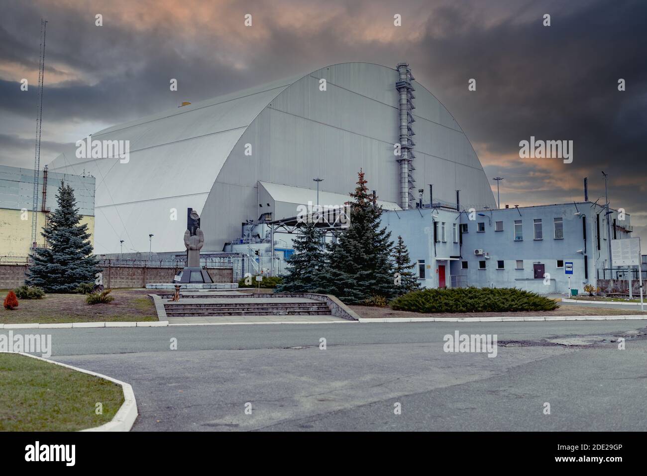 Centrale nucleare di Chernobyl, arco, nuovo confinamento sicuro, centrale elettrica dall'aria, reattore 4, sarcofago, protezione oggetti. Ucraina 2020 Foto Stock