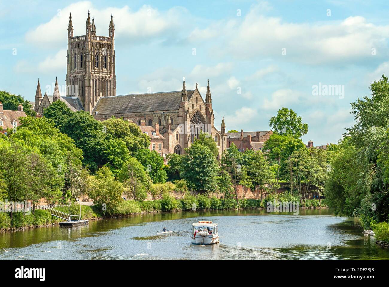 Cattedrale di Worcester affacciata sul fiume Severn, Worcestershire, Inghilterra Foto Stock