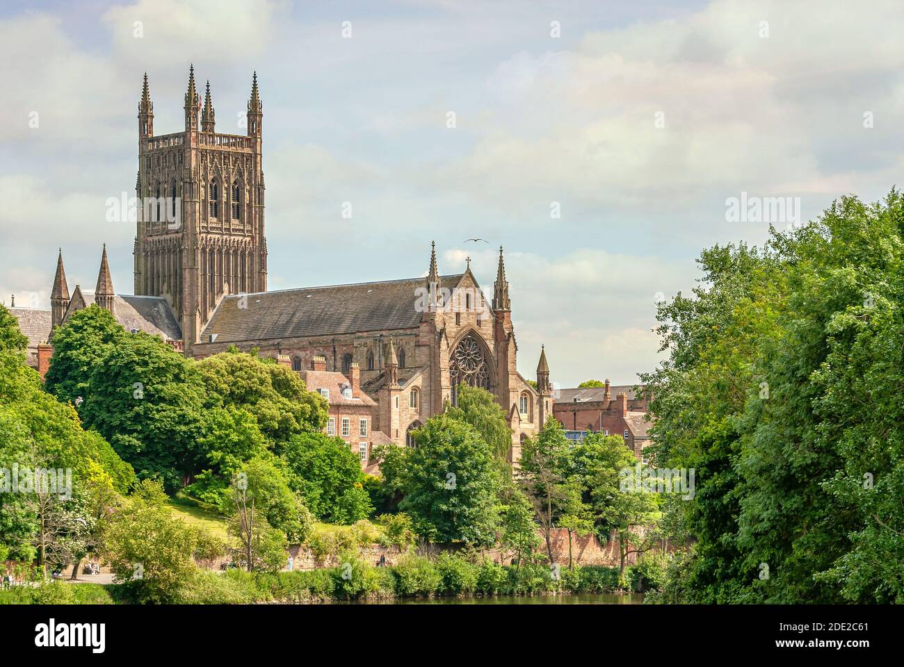 Vista in lontananza alla Cattedrale di Worcester, nel Worcestershire, Inghilterra Foto Stock