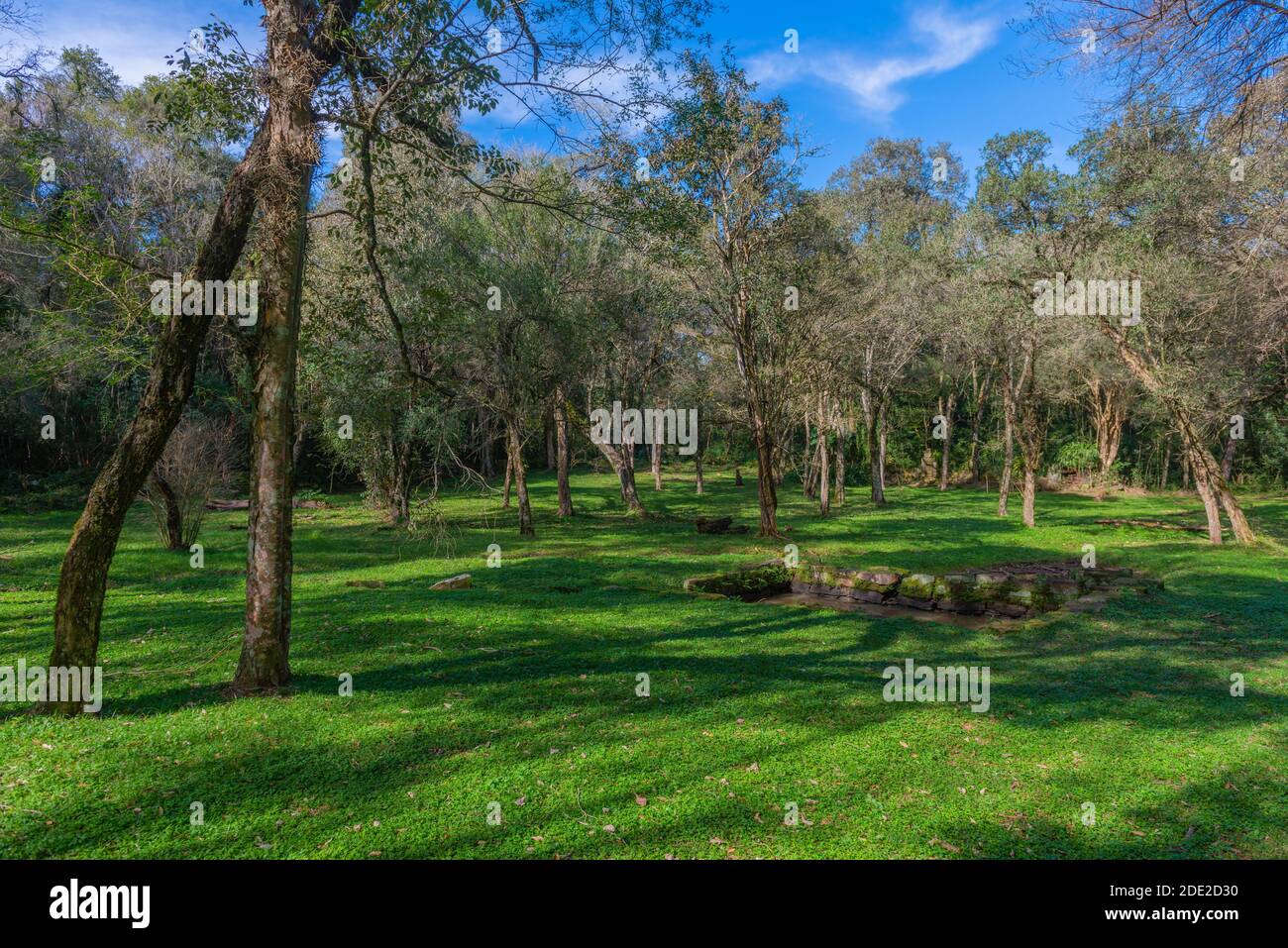 Irrgation systen in tempi antichi, rovine della missione gesuita Santa Ana, Patrimonio Mondiale dell'UNESCO, Provincia Misiones, Argentina, America Latina Foto Stock