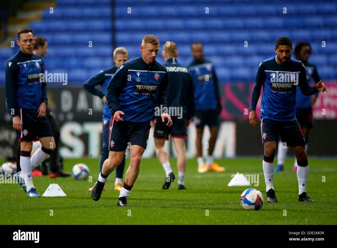 BOLTON, INGHILTERRA. 28 NOVEMBRE, il Botlons Eoin Doyle si riscalda durante la partita Sky Bet League 2 tra Bolton Wanderers e Southend Uniti al Reebok Stadium di Bolton sabato 28 novembre 2020. (Credit: Chris Donnelly | MI News) Credit: MI News & Sport /Alamy Live News Foto Stock