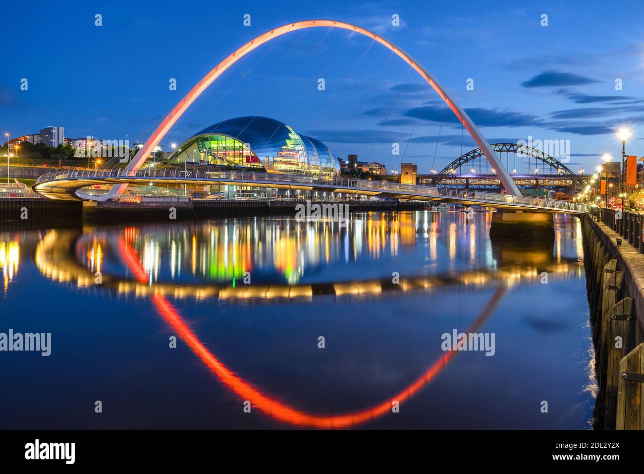 Ponti tra Newcastle upon Tyne e Gateshead attraverso il fiume Tyne Foto Stock