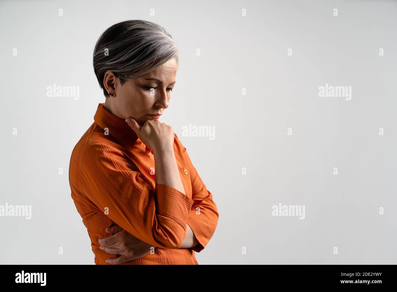 Completo Arancione con Camicia Marrone Look Elegante