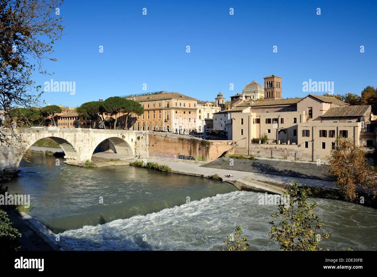 Italia, Roma, fiume Tevere, Isola Tiberina Foto Stock