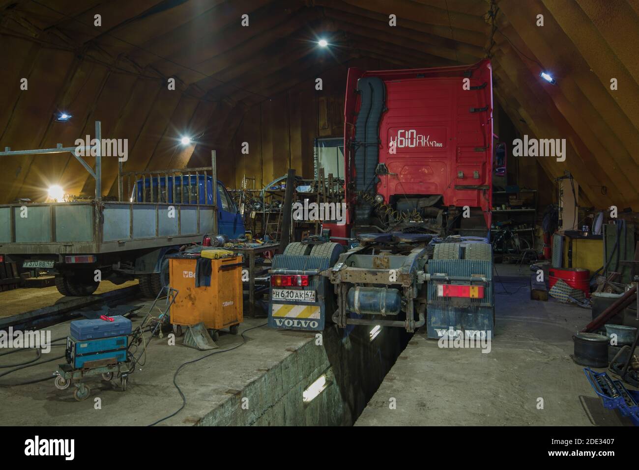 SAN PIETROBURGO, RUSSIA - 04 AGOSTO 2020: Interno di un piccolo servizio di camion auto Foto Stock
