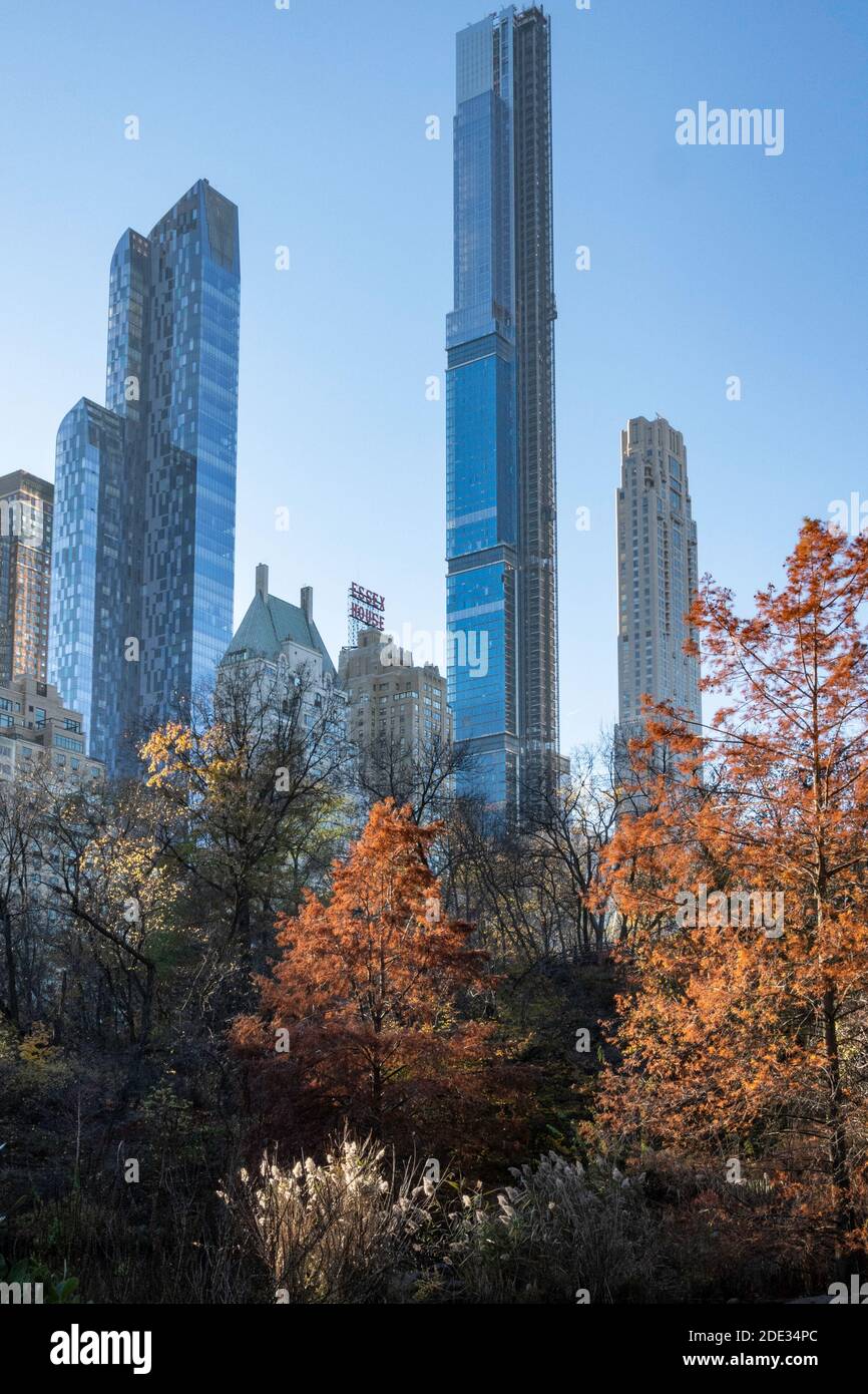 Midtown Skyline con i Supertall Condos visti da Central Park, New York, Stati Uniti Foto Stock