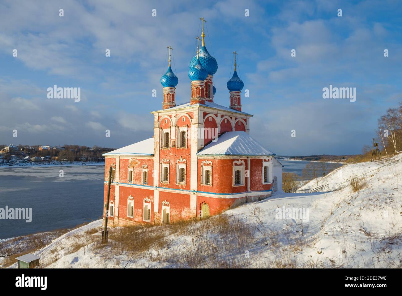 L'antica chiesa dell'icona kazana della Madre di Dio in un giorno di sole gennaio. Tutaev (Romanov-Borisoglebsk). Regione di Yaroslavl, Russia Foto Stock