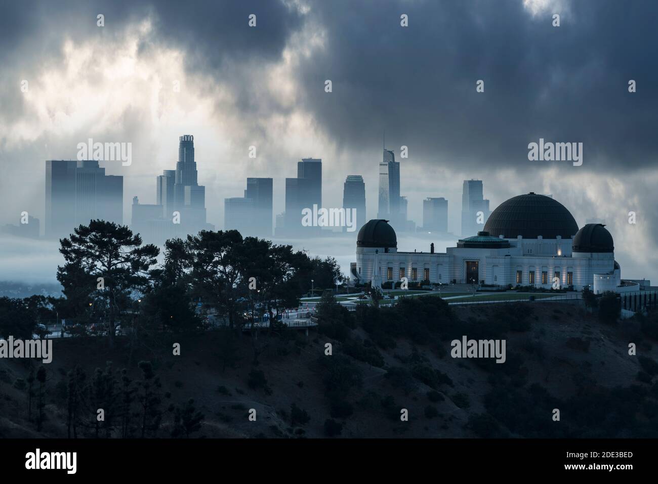 Vista panoramica del centro di Los Angeles e dell'osservatorio Griffith Park nella California meridionale. Foto Stock