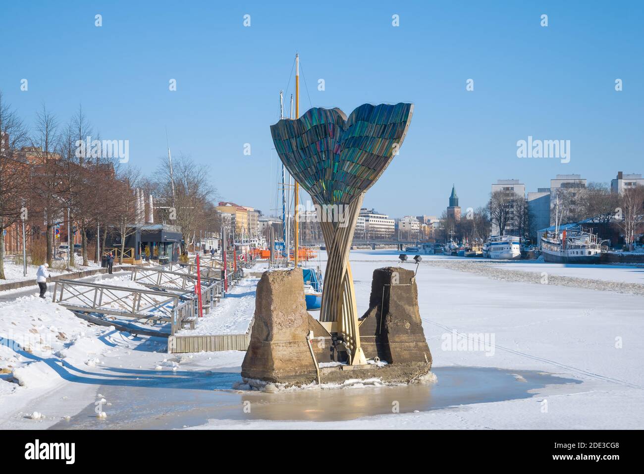 TURKU, FINLANDIA - 23 FEBBRAIO 2018: Fontana 'Harmony' in un giorno di febbraio gelido Foto Stock