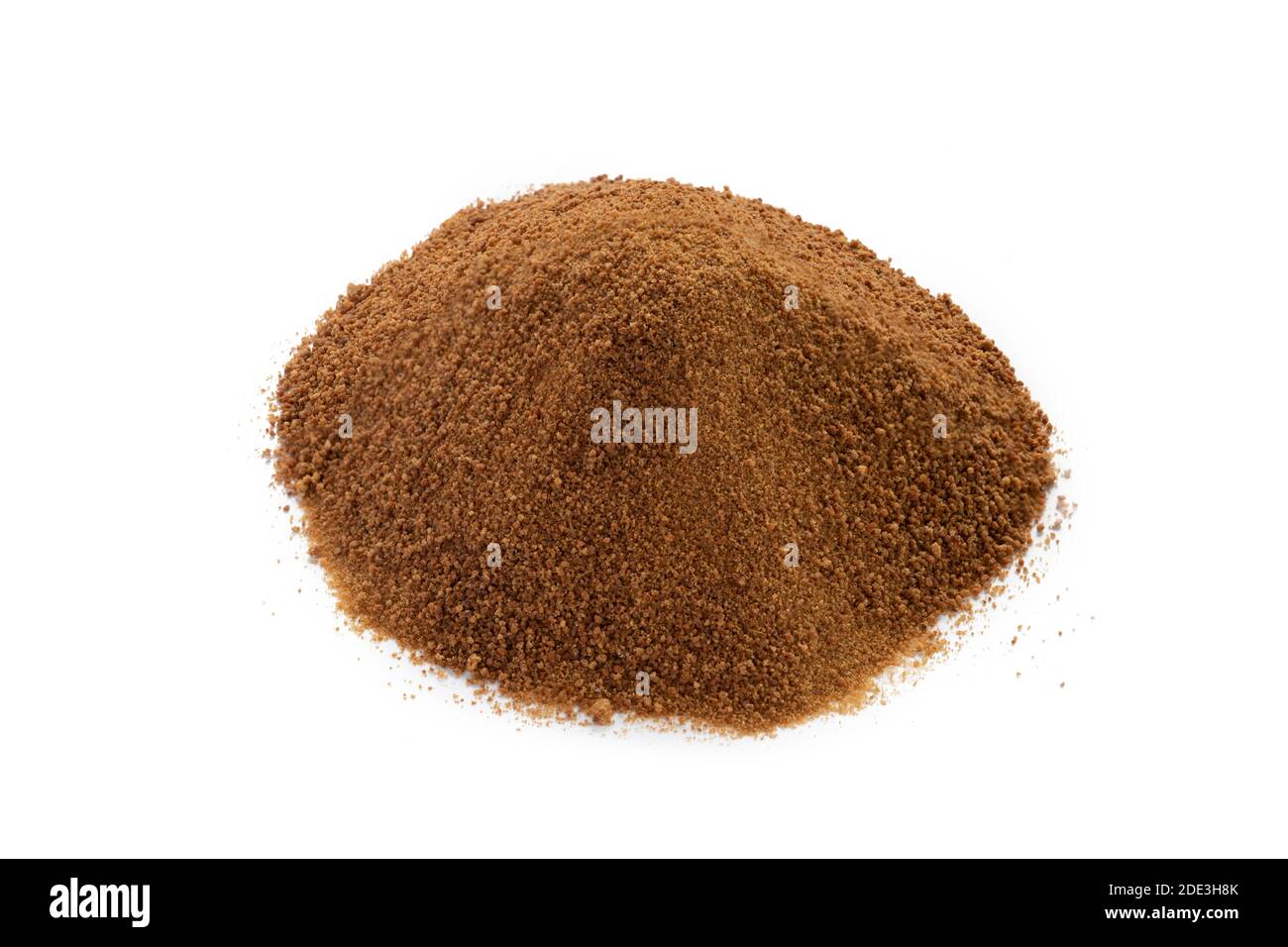 Pile di zucchero di cocco organico isolato su un bianco sfondo Foto Stock