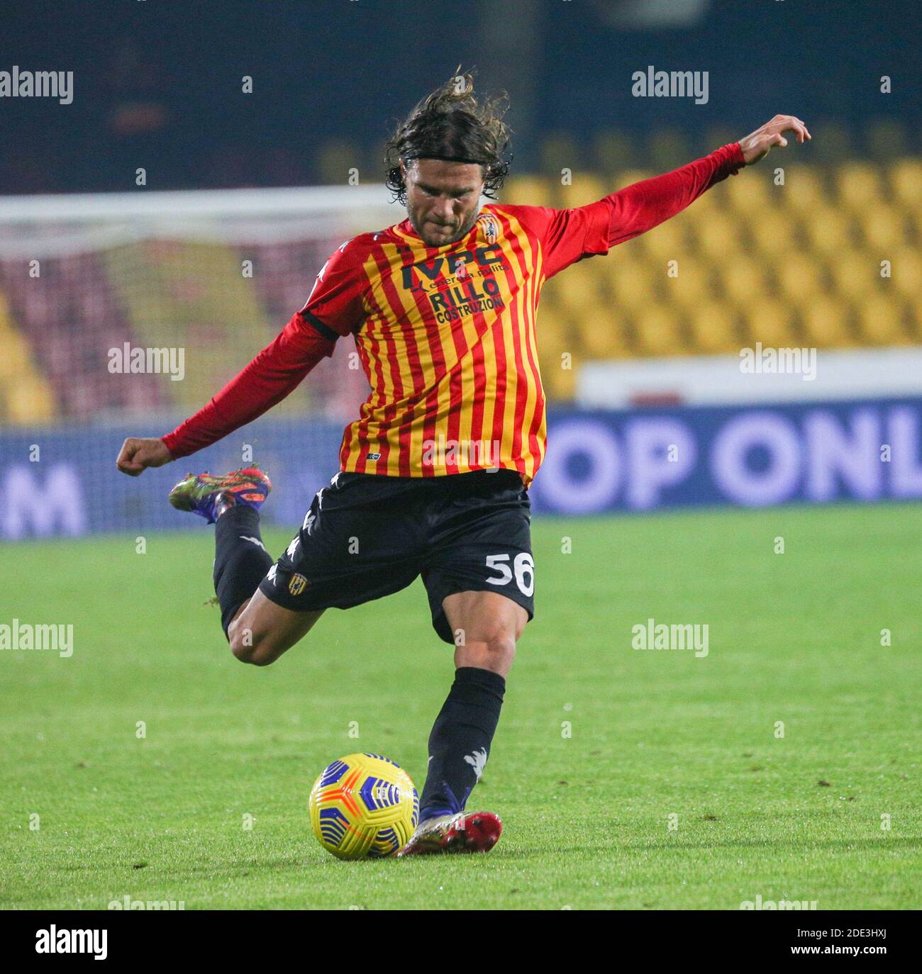 Benevento, Campania, Italia. 28 Nov 2020. ALVARO MORATA SEGNA L'OBIETTIVO DEL VANTAGGIO JUVENTUS E FESTEGGIA.durante la Serie Italiana UNA partita di calcio FC Benevento vs FC Juventus il 28 novembre 2020 allo stadio Vigorito di Benevento.in foto: PERPARIM HETEMAJ Credit: Fabio Sasso/ZUMA Wire/Alamy Live News Foto Stock