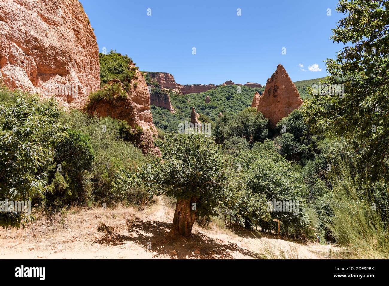 Paesaggio risultante dall'estrazione dell'oro da parte dei Romani che si trova nella regione di Spagna chiamato Las Medulas nella città di El Bierzo in Spagna. Pho Foto Stock