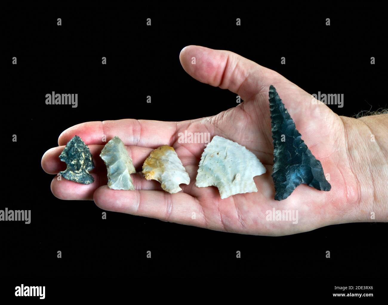 Una manciata di frecce reali del Texas fatte circa 7000 anni fa. Foto Stock