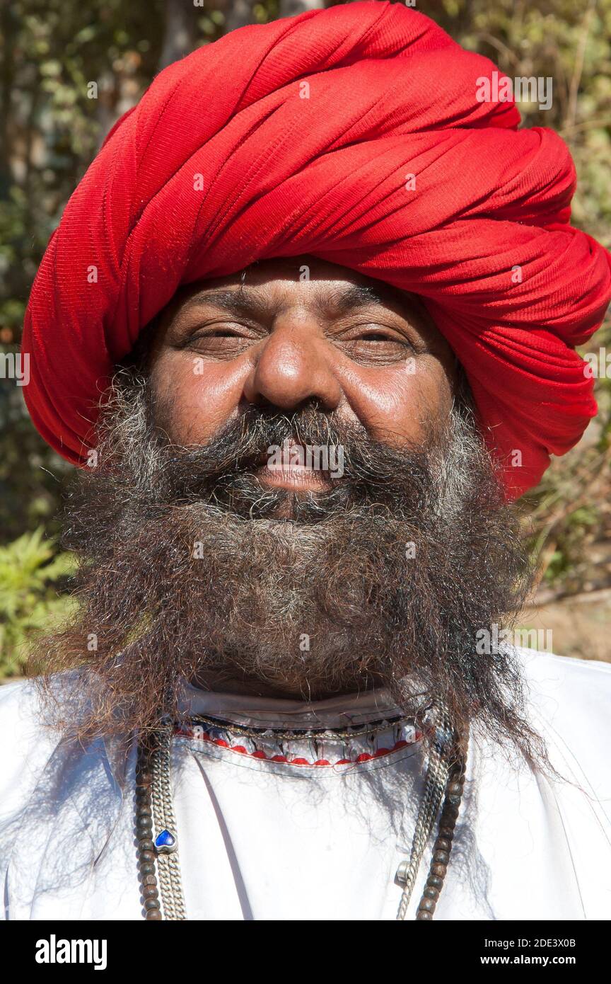 Ritratto indiano e cappello tradizionale unico, Rajasthan, India Foto stock  - Alamy
