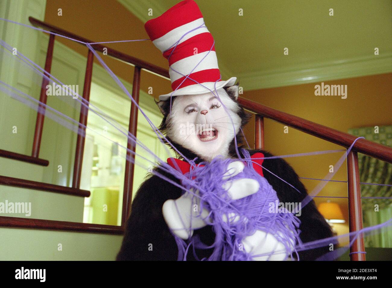 Mike Myers, 'The Cat in the Hat' (2003) Photo credit: Melinda sue Gordon/Universal/The Hollywood Archive / file Reference N. 34078-0525FSTHA Foto Stock