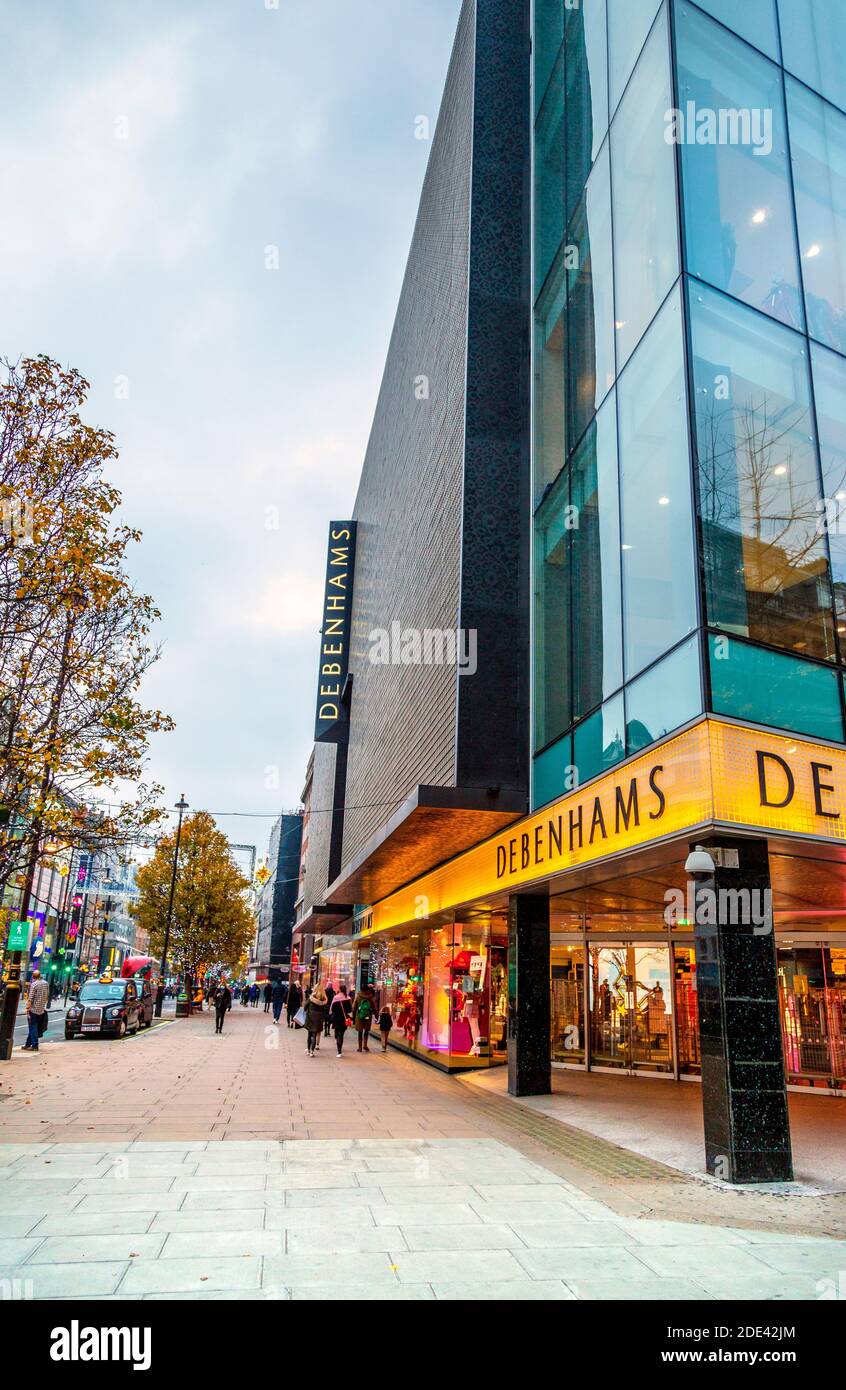 28 novembre 2020 - Londra, Regno Unito, Oxford Street vuota accanto al grande magazzino Debenhams il fine settimana del Black Friday durante il blocco del coronavirus Foto Stock