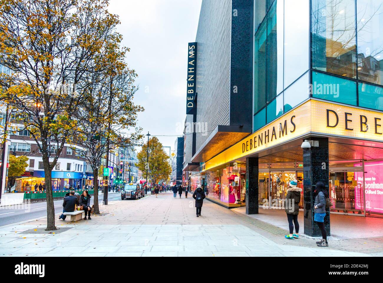 28 novembre 2020 - Londra, Regno Unito, Oxford Street vuota accanto al grande magazzino Debenhams il fine settimana del Black Friday durante il blocco del coronavirus Foto Stock